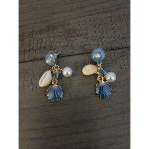 Love Stylize Turquoise Color Beads And Seashells On Gold Post Earrings